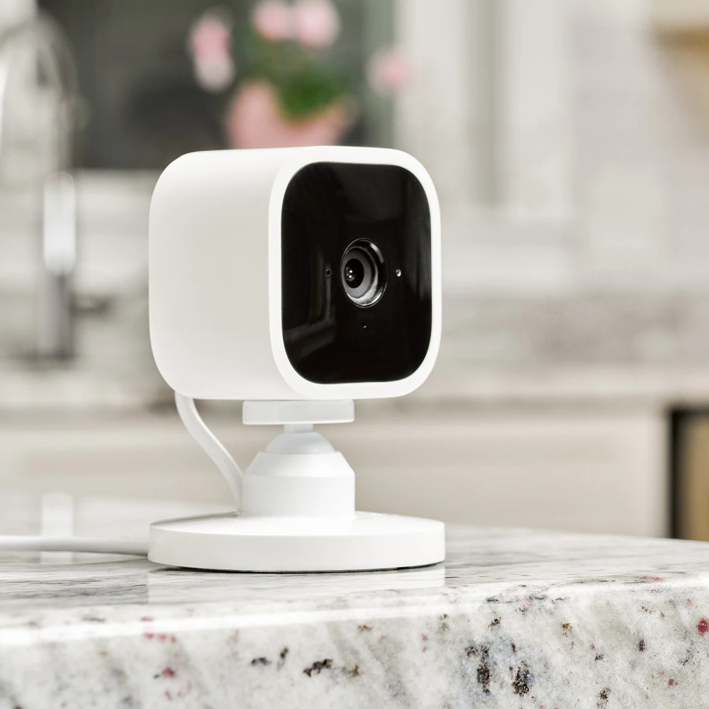 Blink Mini HomeKit 2024. A compact indoor security camera with HD video, motion detection, and two-way audio, designed for seamless HomeKit integration.